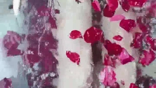 易欣演唱会女神？玩物罢了03年音乐学院美臀学姐镜子前口交