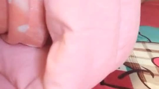 免费使用拉丁裔少女和金发熟女进行热辣的三人行