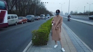 女仆装的黑丝少妇玩3P，被两男前后玩弄草到高潮