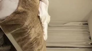 BB好痒 清纯美少女日奈森果躲进厕所享受一个人的时光