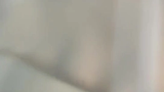性欲旺盛的金发少女和她的男友快速做爱