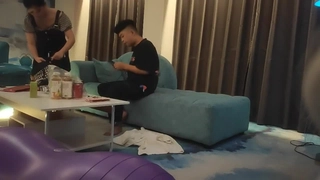 高清青少年性爱:脱衣舞和独奏会话
