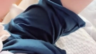 单位财务姐姐上厕所尿尿被包皮鸡巴领导尾随进去强迫吹箫口爆颜射脸上