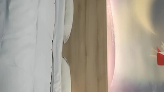 成熟的情侣和他们的继女沉迷于三人行,大鸡巴