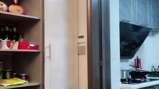 近景偷拍，【素人高端探花】，美少妇，大长腿，风骚饥渴，小胖哥掰开双腿暴力插入