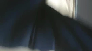 三个兴奋的大学女孩在狂野的三人行中