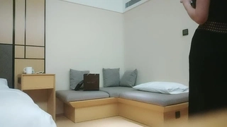 Culo的棕发学生用假阳具自慰
