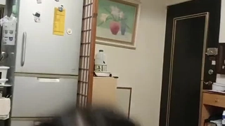 Dakota Burns和她的继父和继兄一起参加三人行